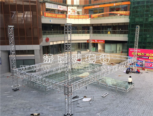 南通五洲國(guó)際集團(tuán)搭建玻璃舞臺(tái)和升降燈光桁架